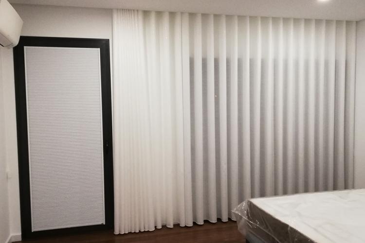 Aplicação de cortina em quarto